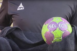 Как очистить гандбольный мяч от мастики?